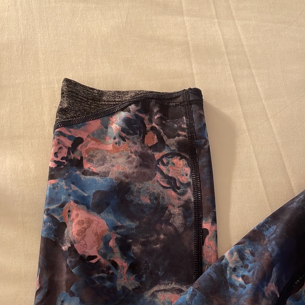 Lululemon Crop Leggings - Picture 4 of 7